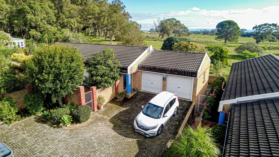 To Let 3 Bedroom Property for Rent in Lovemore Heights Estate Eastern Cape